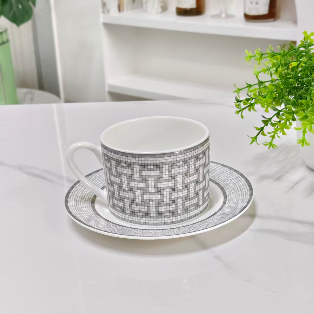 🎁 Tazza e piattino – Carrozza trainata da cavalli grigi (Sconto)
