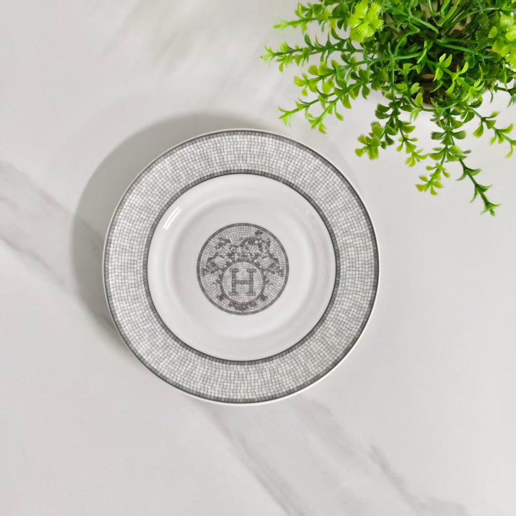 Cup and Saucer – Grey Horse-Drawn Carriage