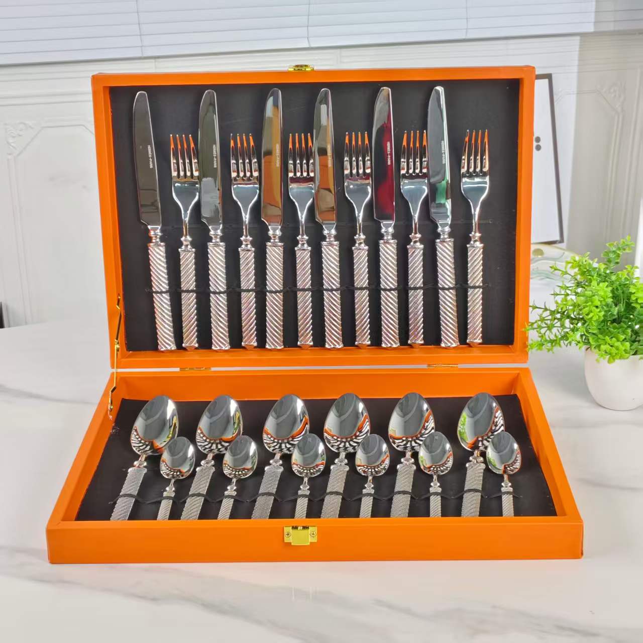 New Product: Spiral-Pattern Cutlery Set