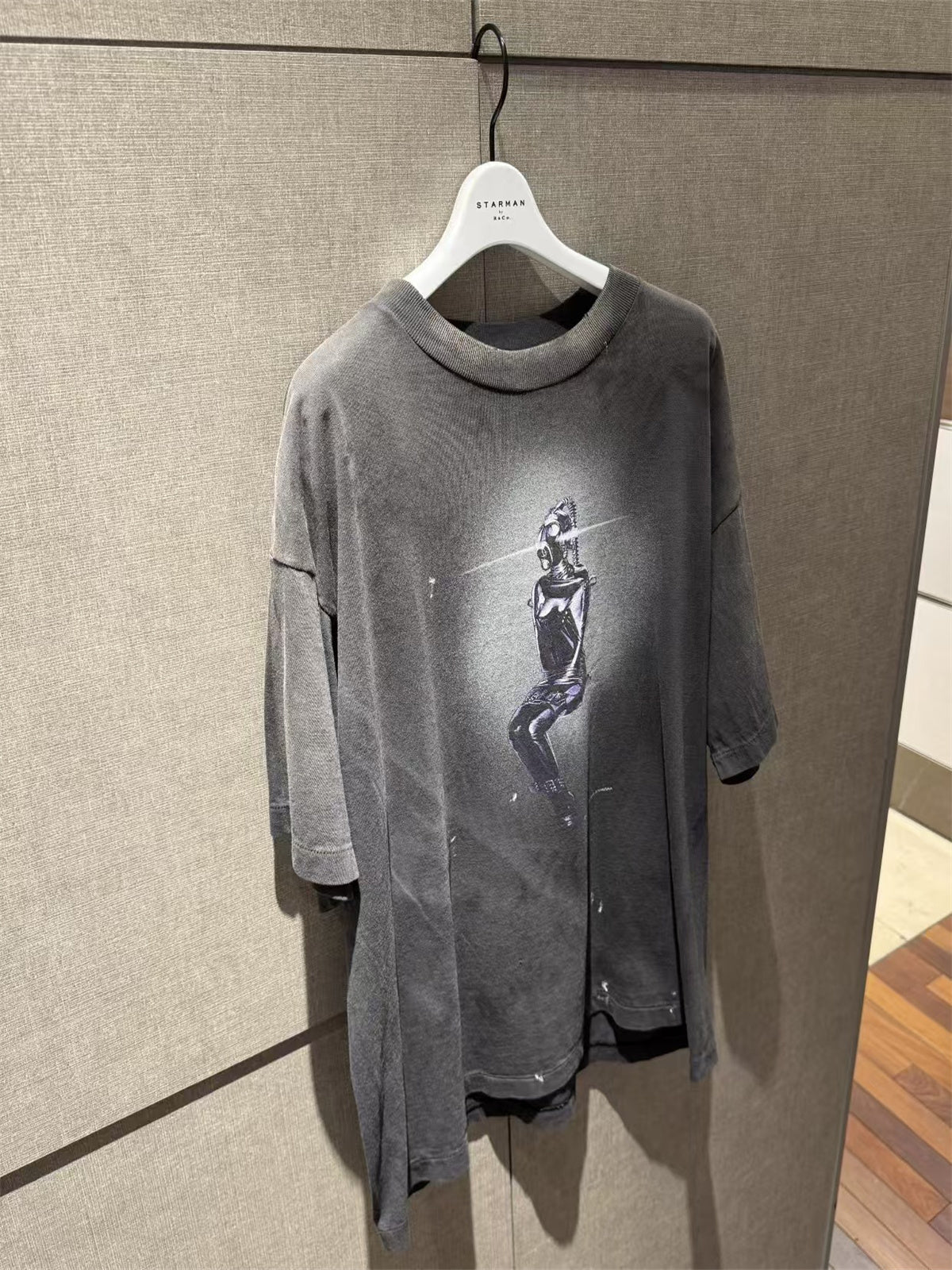 SAINT X hajime Collaboration Washed, distressed tubular T-shirt