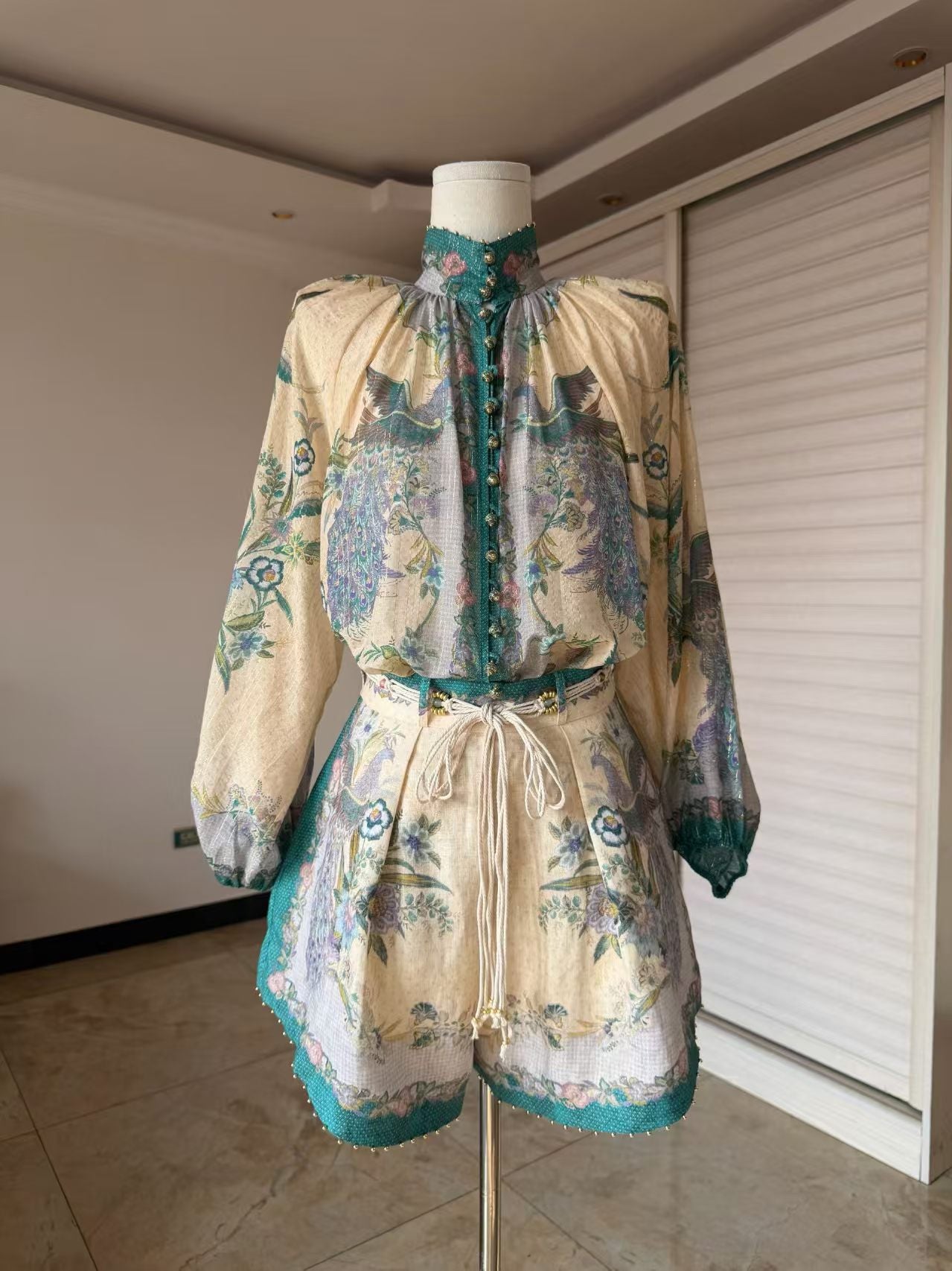 Kleider aus der Resort-Kollektion eines australischen Designers