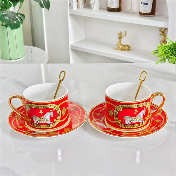 Set tazza e piattino (coppia) + cucchiaini originali – "Red Warhorse"