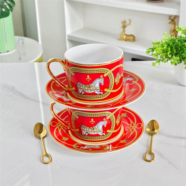 Set tazza e piattino (coppia) + cucchiaini originali – "Red Warhorse"