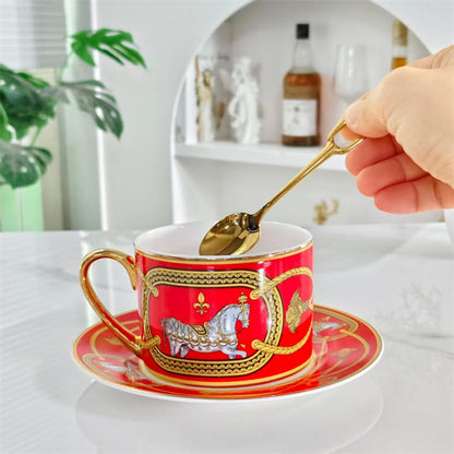 Set tazza e piattino (coppia) + cucchiaini originali – "Red Warhorse"