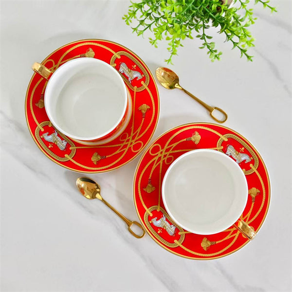 Set tazza e piattino (coppia) + cucchiaini originali – "Red Warhorse"