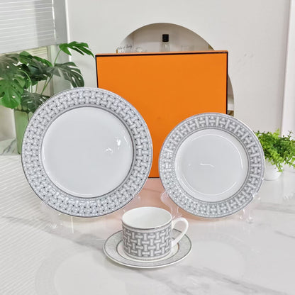 New Arrival – 4-Piece Cup &amp; Plate Set – "Grey Horse-Drawn Carriage" Design