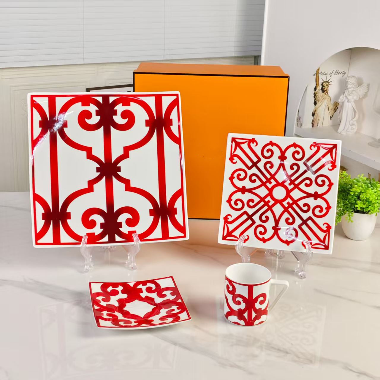 Neues Produkt – 4-teiliges Set in Rot