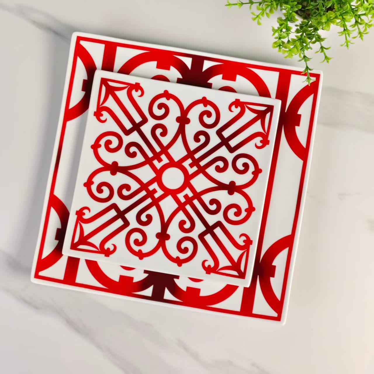 Neues Produkt – 4-teiliges Set in Rot