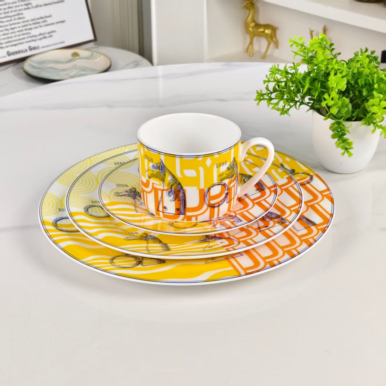 Neu eingetroffen: [Pferde-Design mit gelbem Hintergrund und Nummer] – [4-teiliges Tassen- und Untertassen-Set]