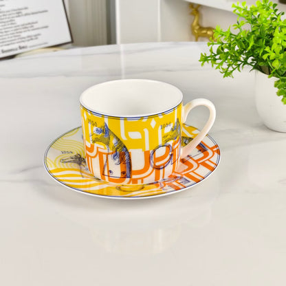 Neu eingetroffen: [Pferde-Design mit gelbem Hintergrund und Nummer] – [4-teiliges Tassen- und Untertassen-Set]