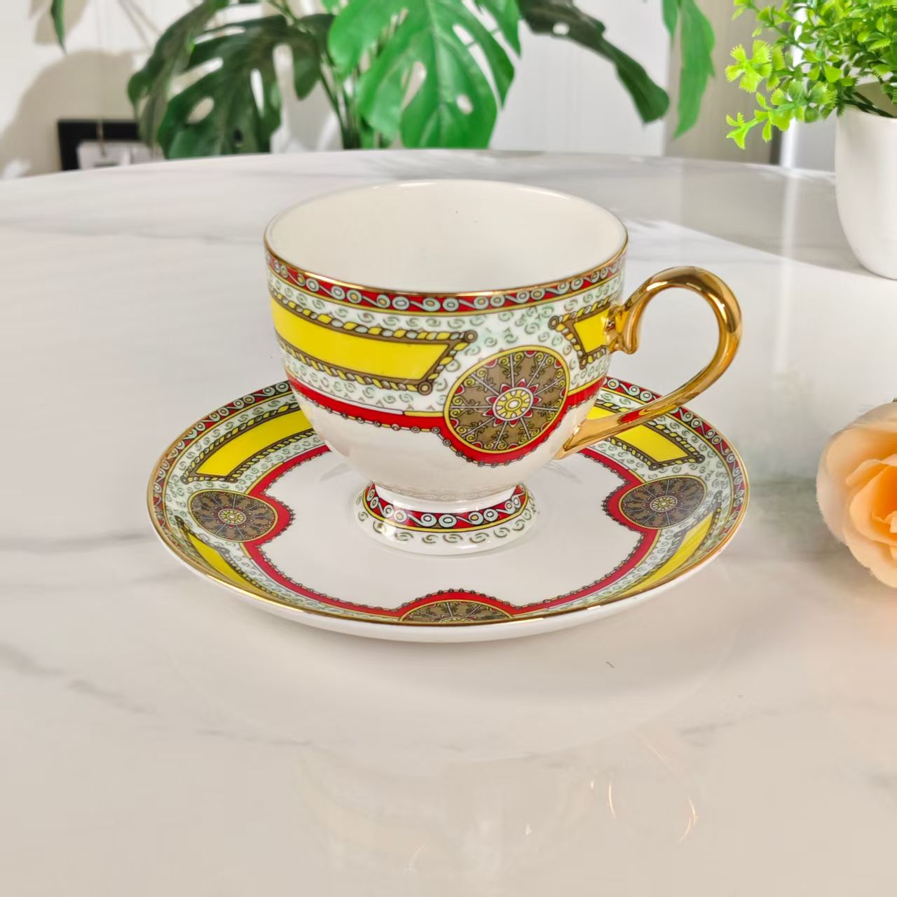 Neu eingetroffen: [Sockel gelbes Pferd] – 15-teiliges Kaffeeservice