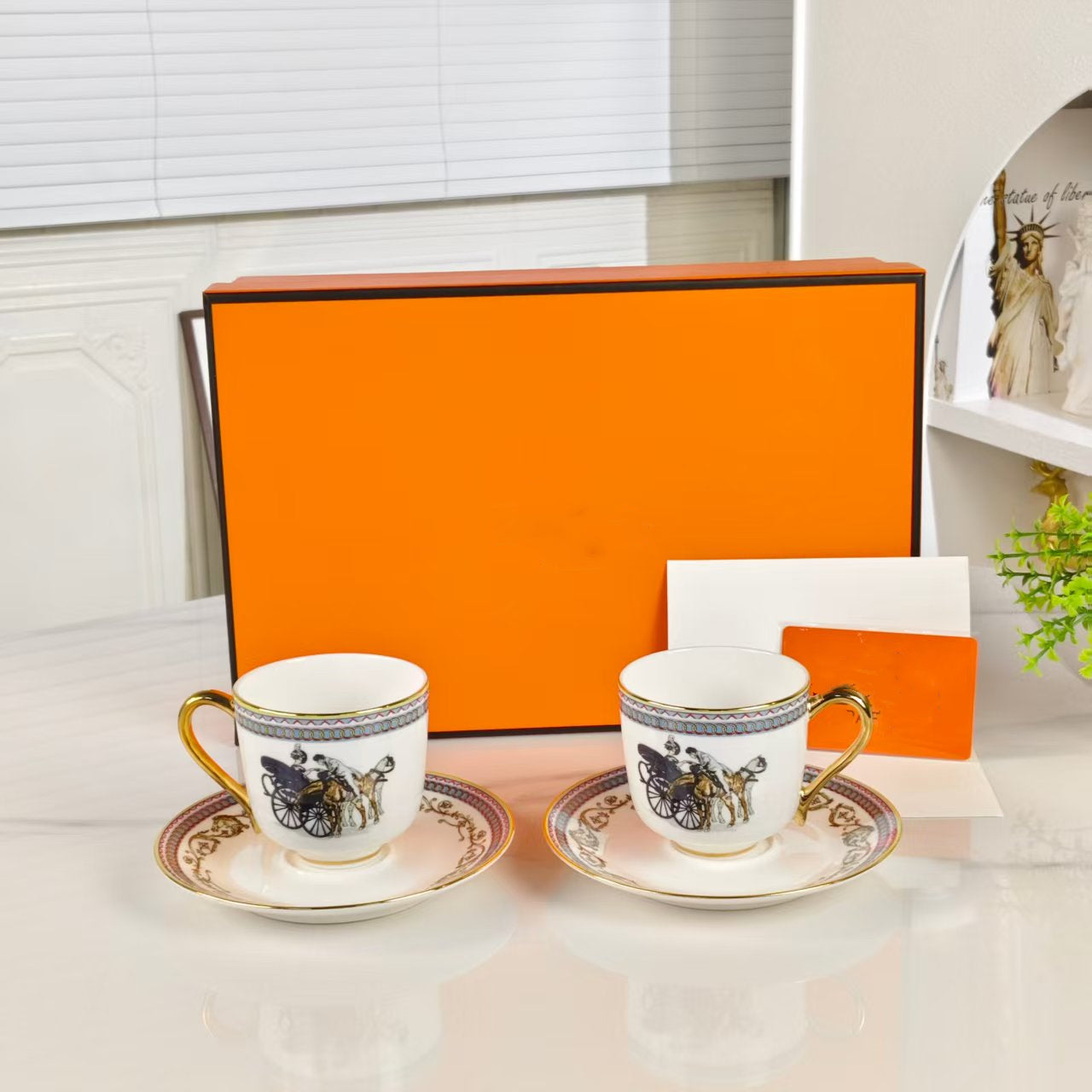 Nuovo Arrivo – "Noble Lady" – Set Tazza e Piattino (Coppia)