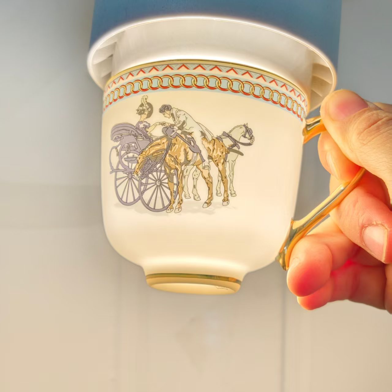 Nuovo Arrivo – "Noble Lady" – Set Tazza e Piattino (Coppia)