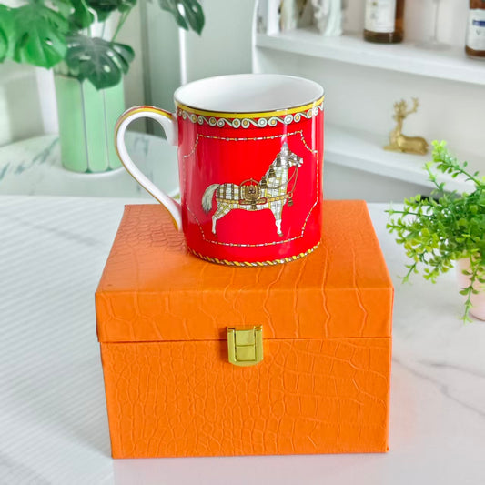 Tasse mit „Roter-Boden-Pferd“-Design (inklusive Geschenkbox aus Leder)