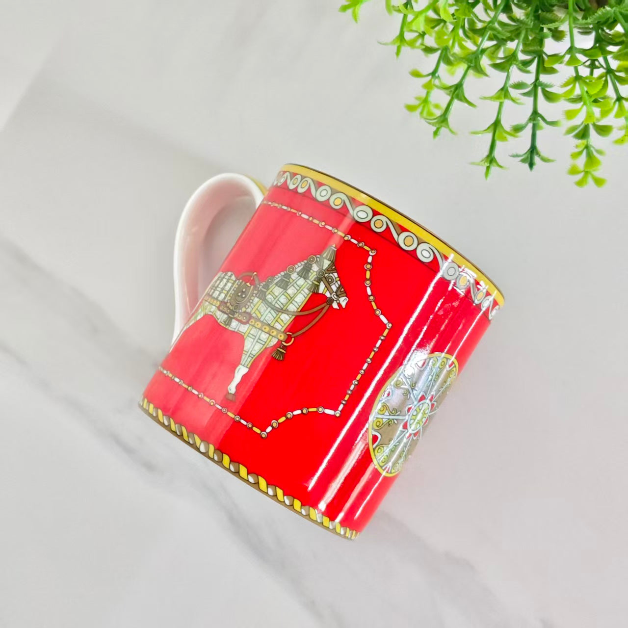 Tazza con design "Cavallo dal fondo rosso" (include confezione regalo in pelle)