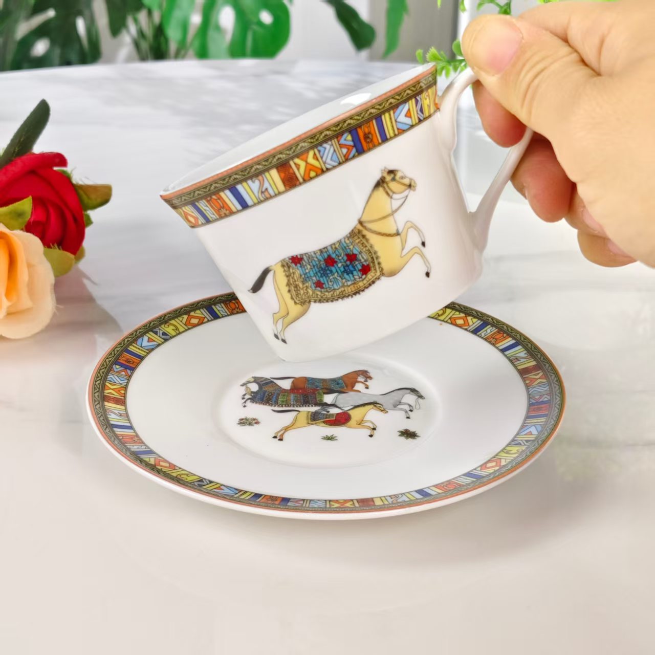 Neu eingetroffen – „Noble Lady“ – Tassen- und Untertassenset (Paar)