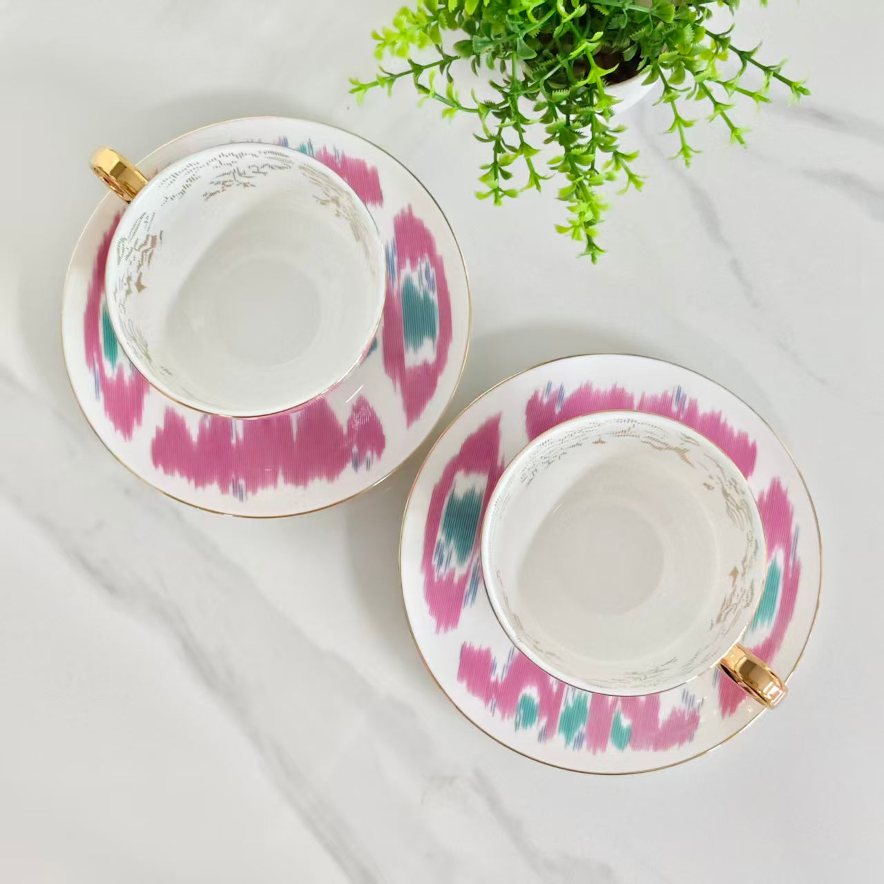 Set di tazze e piattini (coppia) con cucchiaini abbinati – "Cavallo da Guerra Arancione"