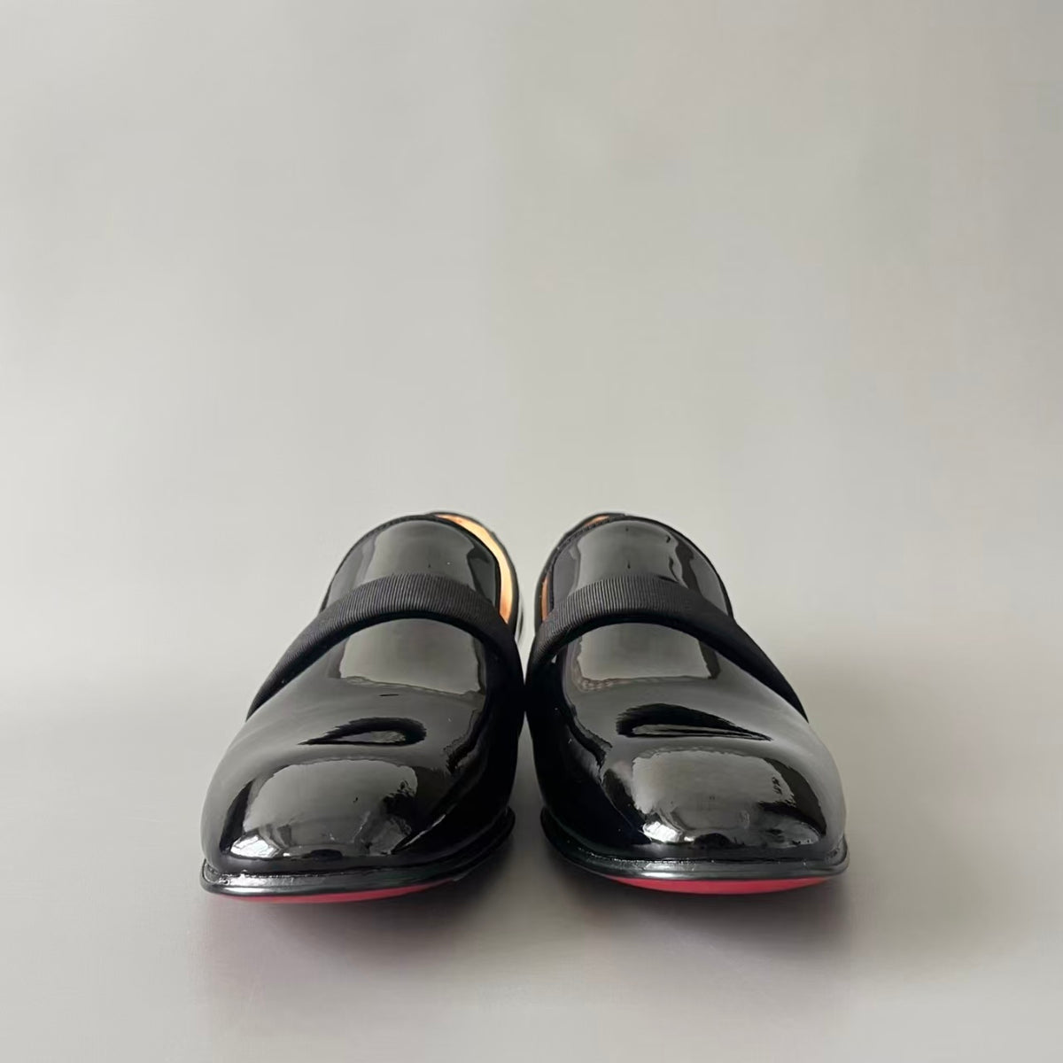 CL 【Red Sole】Cowhide Leather Loafers – Round-Toe, Slip-On, Comfortable & Sophisticated