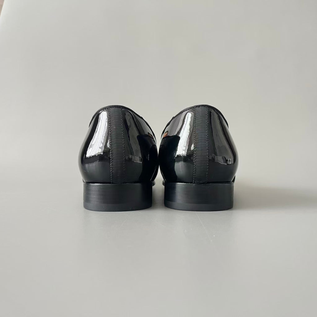 CL 【Red Sole】Cowhide Leather Loafers – Round-Toe, Slip-On, Comfortable & Sophisticated