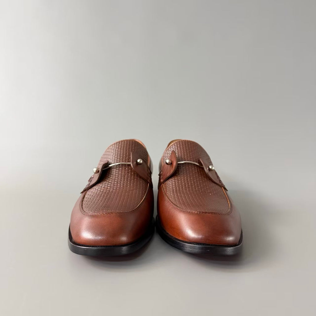 CL 【Suola Rossa】Mocassini in pelle di vitello intrecciata e testurizzata – Punta tonda, modello slip-on – Uomo – Marrone.