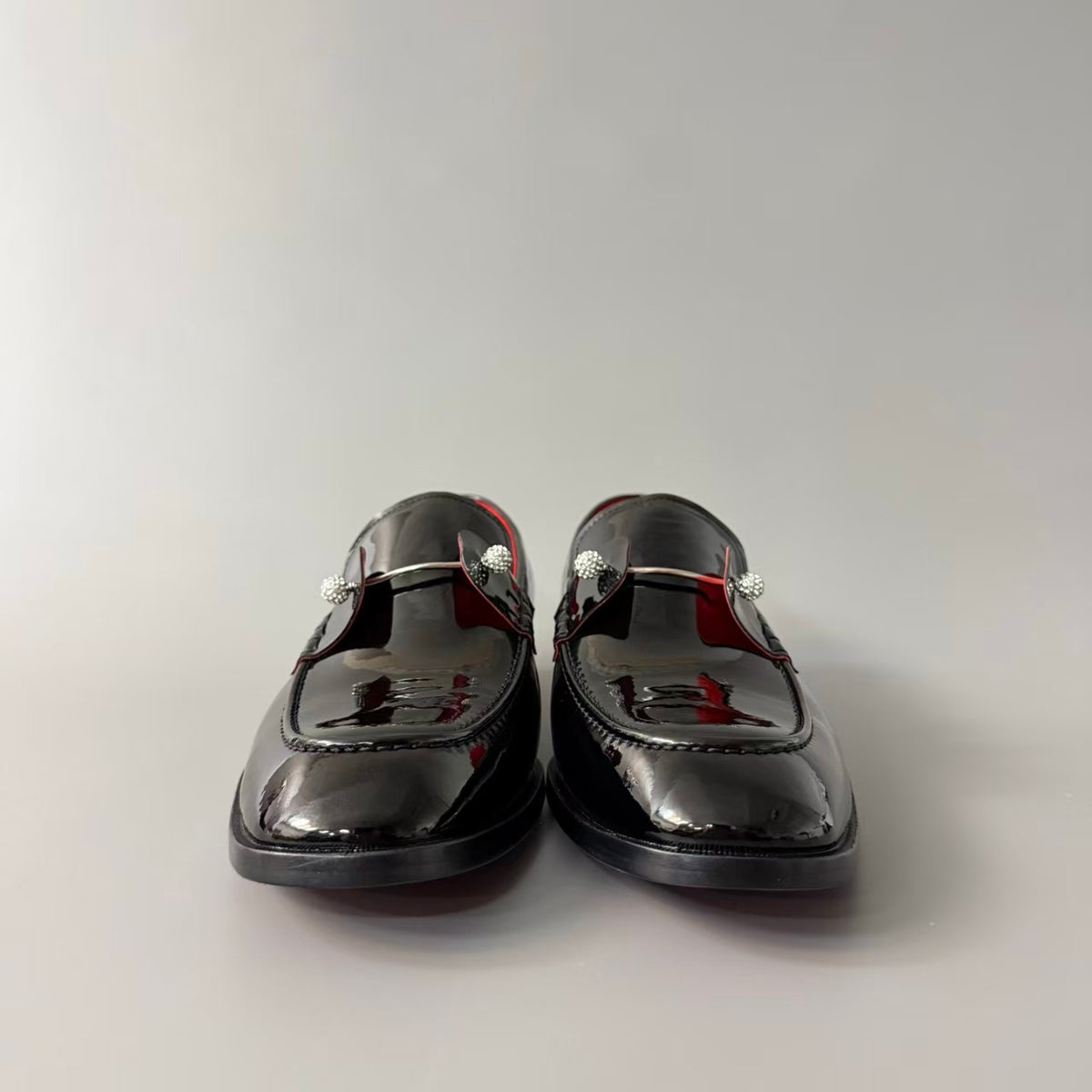 CL 【Red Sole】Men's Black Leather Loafers – Round-Toe, Slip-On, Comfortable & Sophisticated.