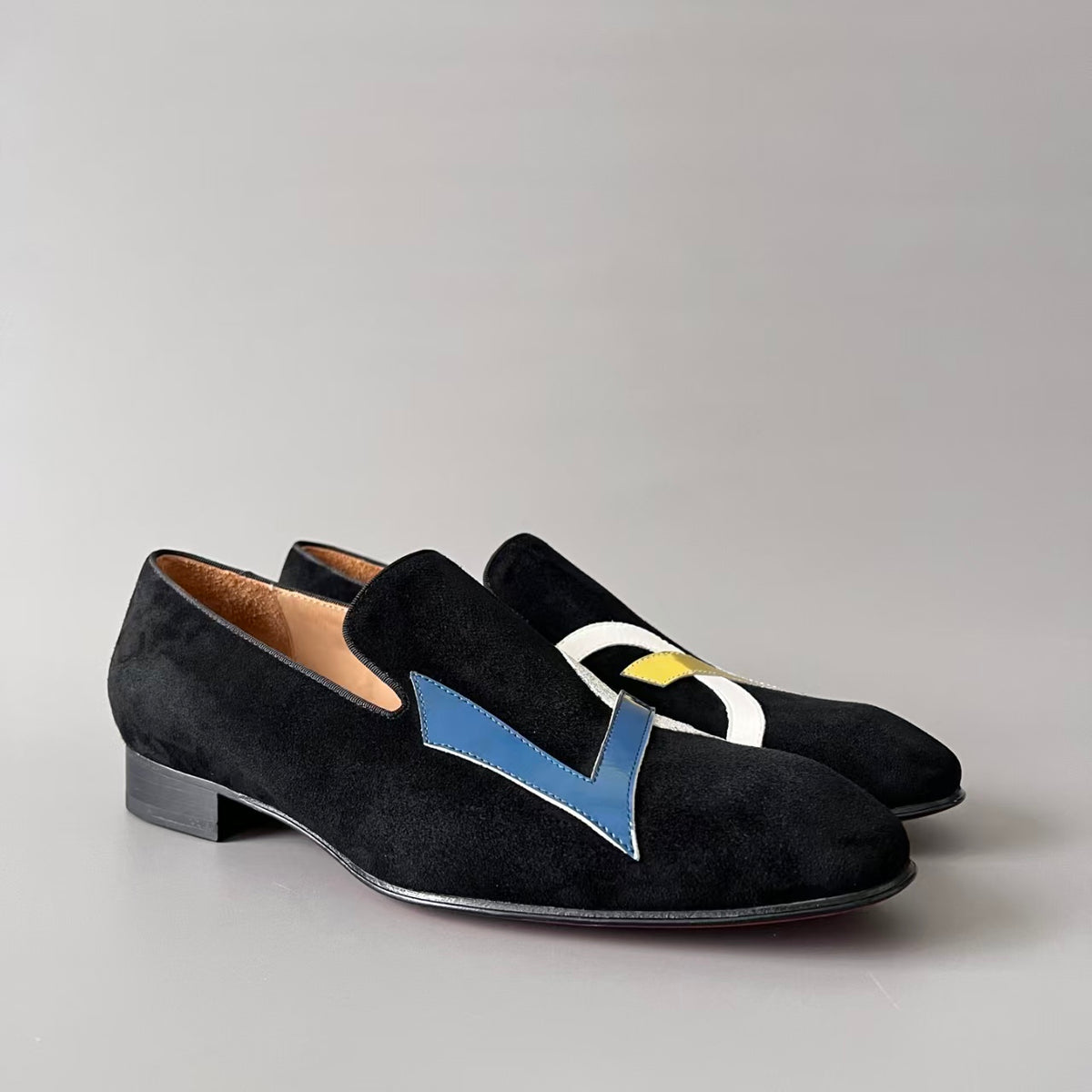 CL 【Red Sole】Men's Black Suede Loafers – Round-toe, slip-on style offering comfort and sophistication.
