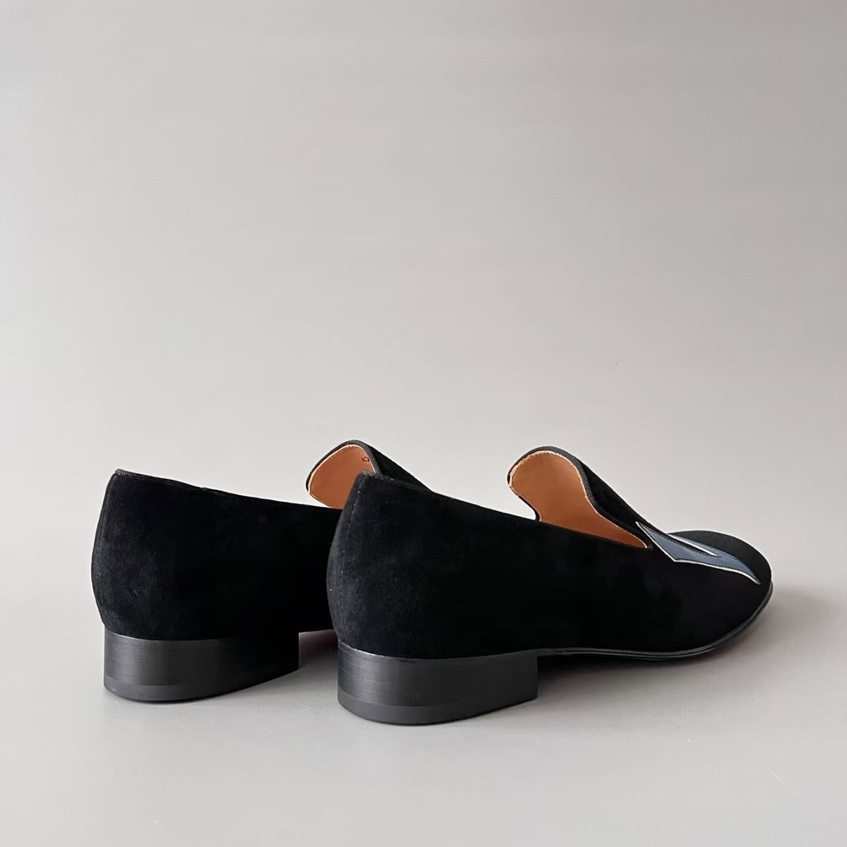 CL 【Red Sole】Men's Black Suede Loafers – Round-toe, slip-on style offering comfort and sophistication.