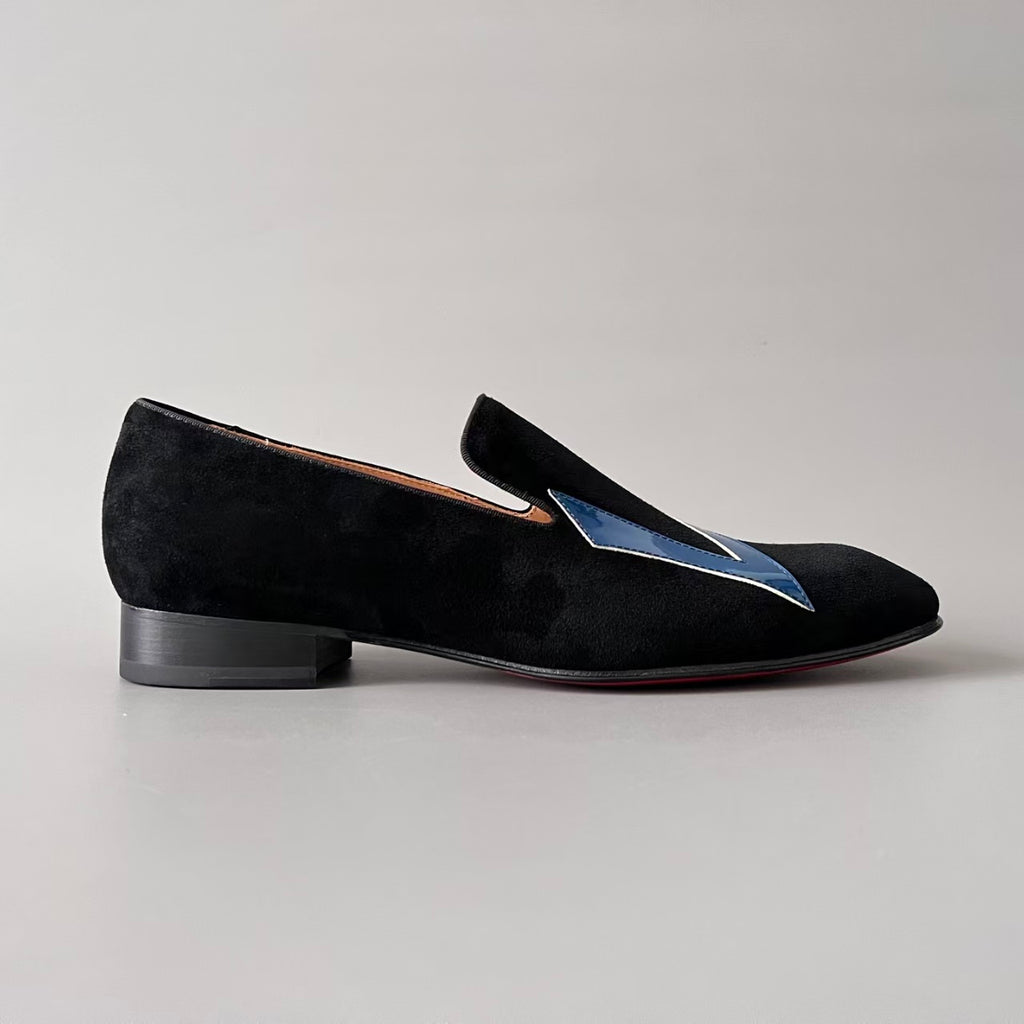 CL 【Suola Rossa】Mocassini da uomo in camoscio nero – Modello slip-on a punta tonda, sinonimo di comfort e raffinatezza.