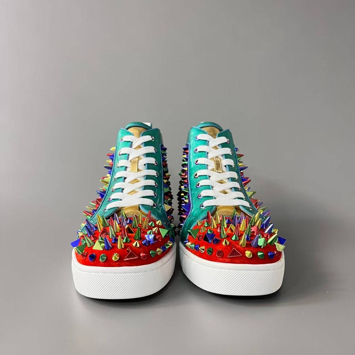 CL 【Red Sole】Lou Spikes high-top sneakers with colorful studs.