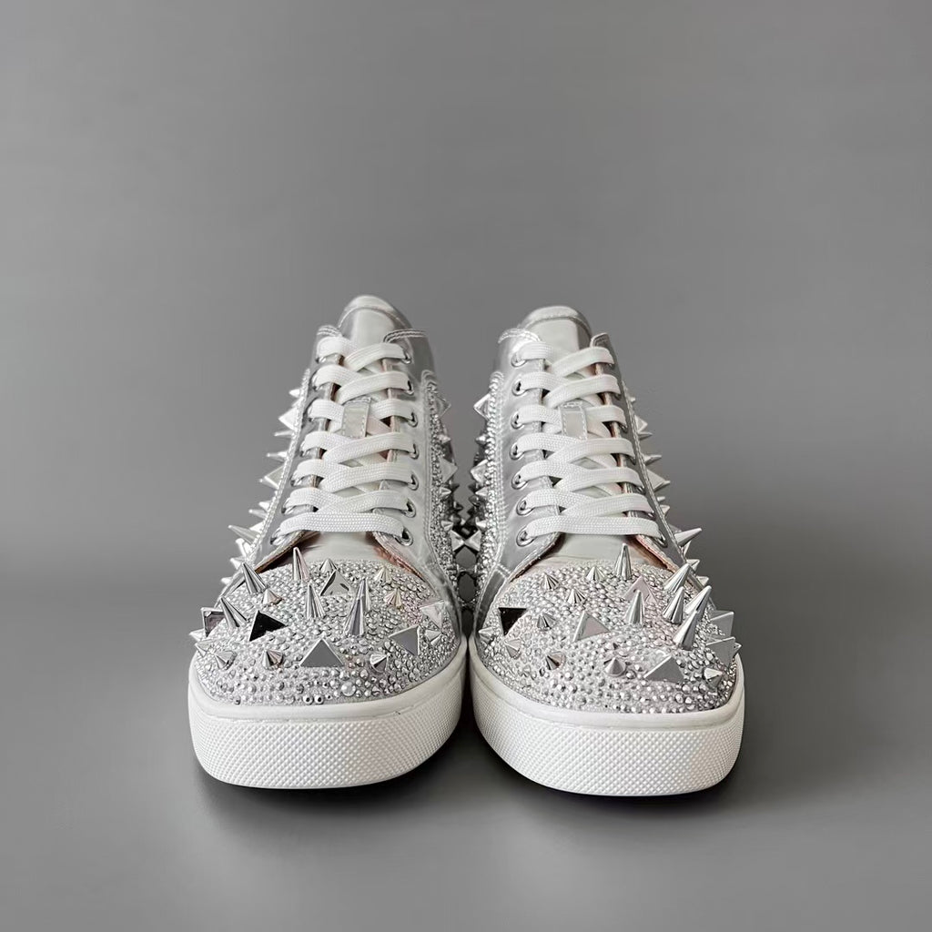 CL 【Red Sole】Lou Spikes high-top sneakers with silver diamond-shaped studs.