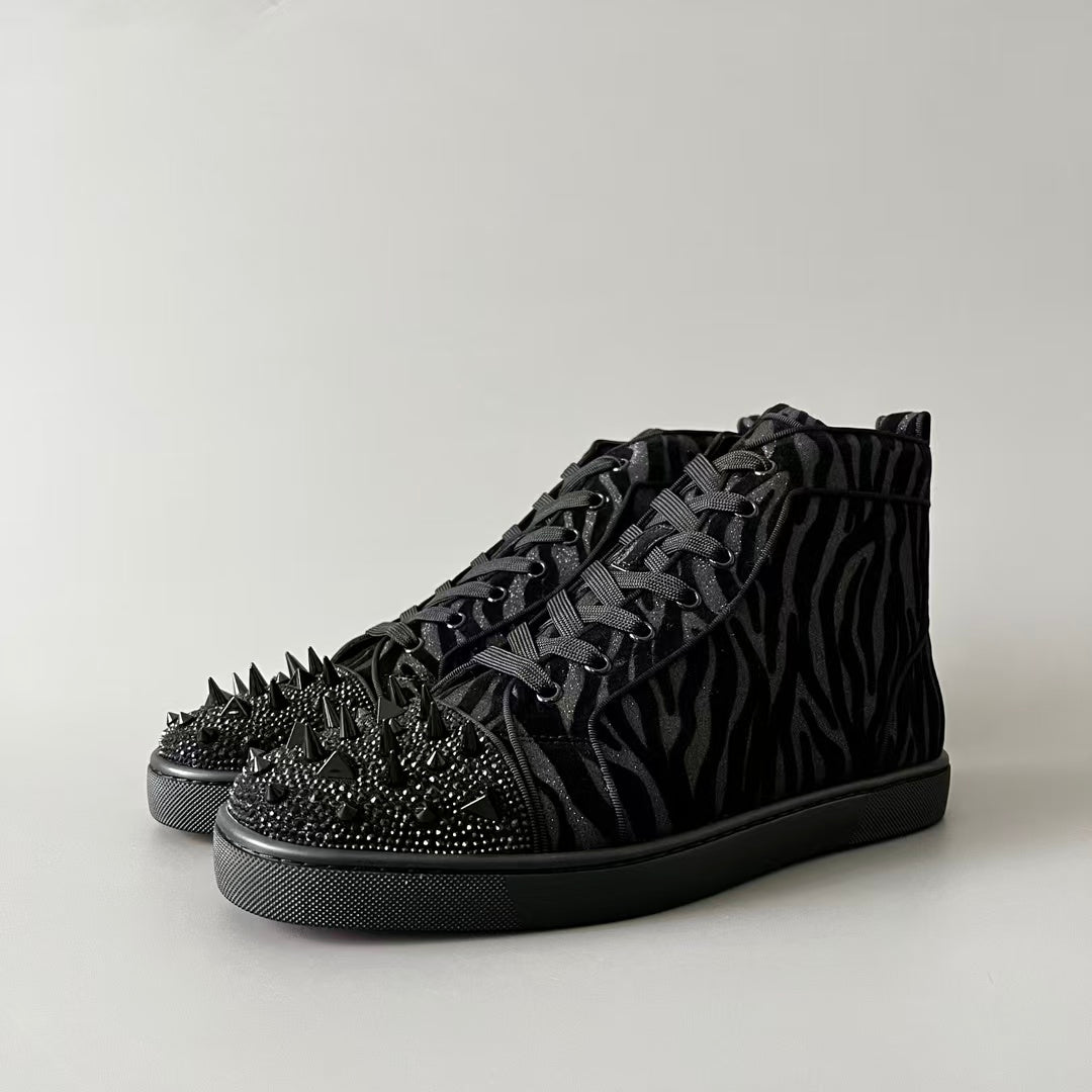 CL 【Red Sole】Lou Spikes high-top sneakers in black with leopard print and studs.